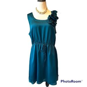 EMERALD GREEN DRESS WITH FLOWERS ON SHOULDERS, SILK FEEL, LINED, ELASTIC…